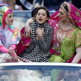 Marion Cotillard in Harvard University's Hasty Pudding Theatricals 2013 Woman of The Year Parade Ceremony