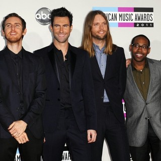 Maroon 5 in 2011 American Music Awards - Arrivals