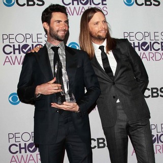 Adam Levine, James Valentine, Maroon 5 in People's Choice Awards 2013 - Press Room