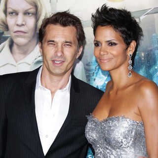 Olivier Martinez, Halle Berry in The Cloud Atlas Los Angeles Premiere