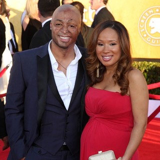 J.R. Martinez, Diana Jones in The 18th Annual Screen Actors Guild Awards - Arrivals