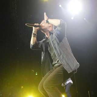 Rob Thomas, Matchbox 20 in Matchbox 20 Performing Live in Concert
