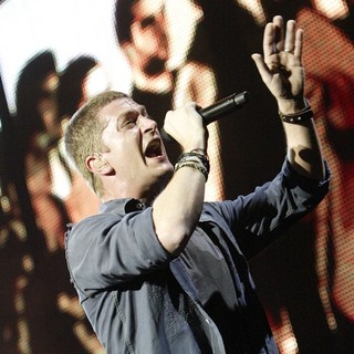 Rob Thomas, Matchbox 20 in Matchbox 20 Performing Live in Concert