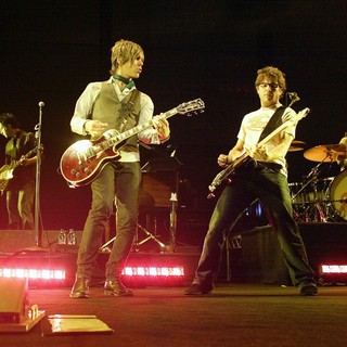 Kyle Cook, Brian Yale, Ryan MacMillan, Matchbox 20 in Matchbox 20 Performing Live in Concert