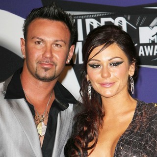 Roger Mathews, JWoww in 2011 MTV Video Music Awards - Press Room