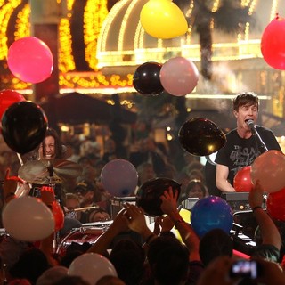 Matt and Kim in The Inaugural MTV O Music Awards
