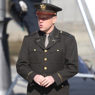 Matt Damon in On The Set of Movie The Monuments Men - matt-damon-on-set-the-monuments-men-06