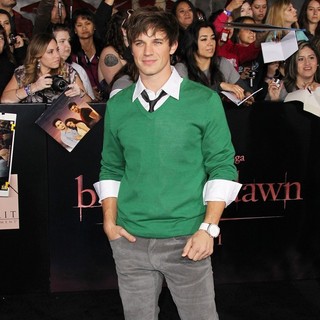 Matt Lanter in The Twilight Saga's Breaking Dawn Part I World Premiere - matt-lanter-premiere-breaking-dawn-1-04