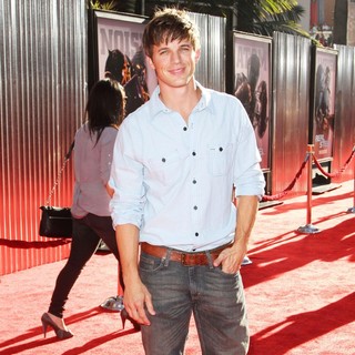 Matt Lanter in Los Angeles Premiere of Real Steel - matt-lanter-premiere-real-steel-03