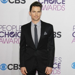 Matthew Bomer in People's Choice Awards 2013 - Red Carpet Arrivals - matthew-bomer-cook-people-s-choice-awards-2013-04