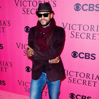 2011 Victoria's Secret Fashion Show - Pink Carpet Arrivals