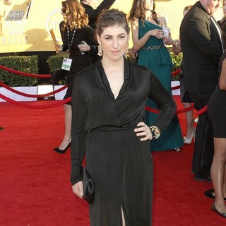 Mayim Bialik in The 18th Annual Screen Actors Guild Awards - Arrivals