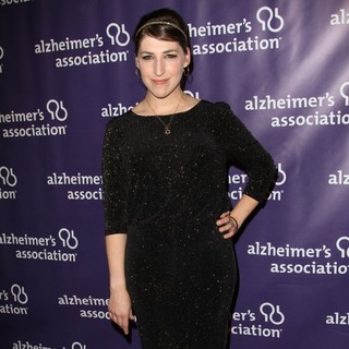 Mayim Bialik in The 20th Annual A Night at Sardi's Fundraiser and Awards Dinner - Arrivals