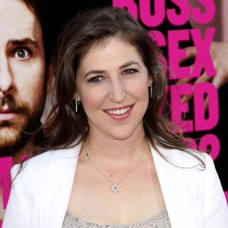 Mayim Bialik in The Los Angeles Premiere of Horrible Bosses - Arrivals