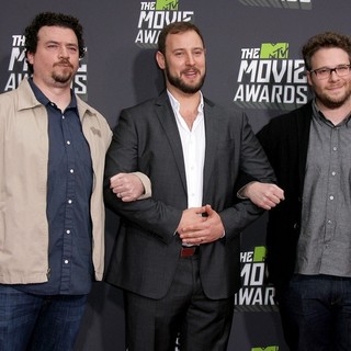 Seth Rogen in 2013 MTV Movie Awards - Arrivals - mcbride-goldberg-rogen-2013-mtv-movie-awards-01
