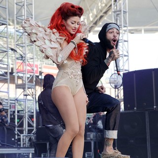 Neon Hitch, Travis McCoy in 102.7 KIIS FM's Wango Tango 2012 - Show