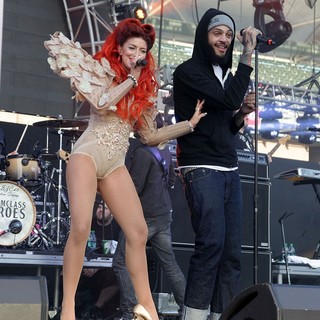 Neon Hitch, Travis McCoy in 102.7 KIIS FM's Wango Tango 2012 - Show