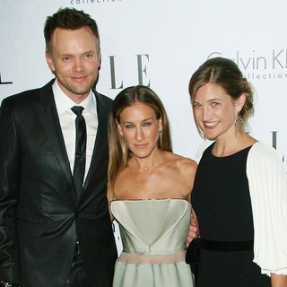 Joel McHale, Sarah Jessica Parker, Sarah Williams in ELLE's 19th Annual Women in Hollywood Celebration - Arrivals