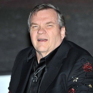 Meat Loaf Signs Copies of His Album Hell in A Handbasket - meat-loaf-signs-copies-album-hell-in-a-handbasket-03