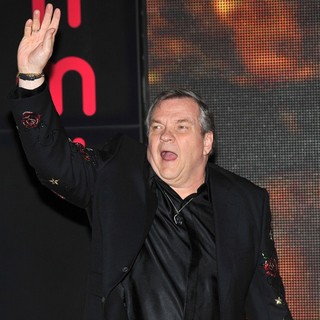 Meat Loaf Signs Copies of His Album Hell in A Handbasket - meat-loaf-signs-copies-album-hell-in-a-handbasket-05
