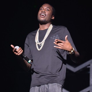Meek Mill Performs During Maybach Music Group Tour - meek-mill-performs-mmg-tour-02