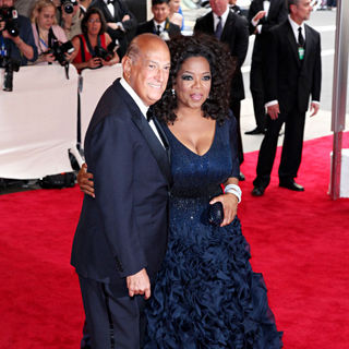 Oscar de la Renta, Oprah Winfrey in The Costume Institute Gala Benefit