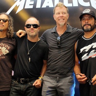 Metallica Hold A Press Conference - metallica-press-conference-02