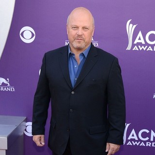 Michael Chiklis in 48th Annual ACM Awards - Arrivals - michael-chiklis-48th-annual-acm-awards-01