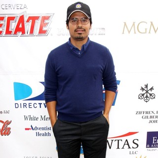 Michael Pena in 10th Annual Oscar De La Hoya Celebrity Golf Classic