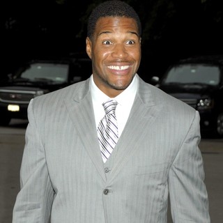 Michael Strahan in The Fresh Air Funds Salute to American Heroes