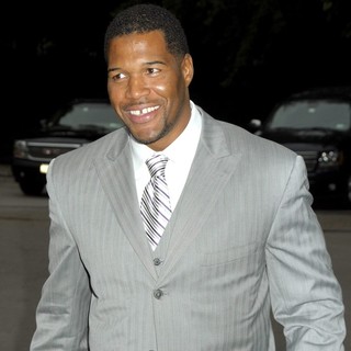 Michael Strahan in The Fresh Air Funds Salute to American Heroes