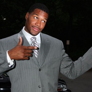 Michael Strahan in The Fresh Air Funds Salute to American Heroes
