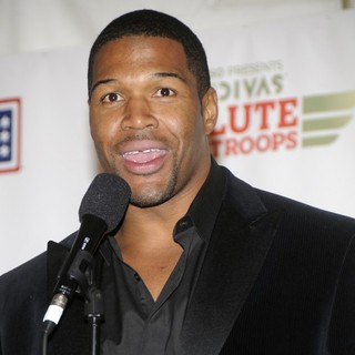 Michael Strahan in VH1 Divas Salute The Troops Presented by The USO - Press Room