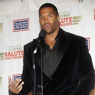 Michael Strahan in VH1 Divas Salute The Troops Presented by The USO - Press Room