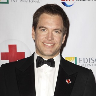 Members of The Armed Forces and The Cast of NCIS Honoured at The Annual Red Cross Red Tie Affair