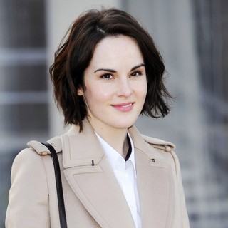 Michelle Dockery in London Fashion Week - Autumn-Winter 2013 - Burberry Prorsum - Arrivals - michelle-dockery-london-fashion-week-autumn-winter-2013-01