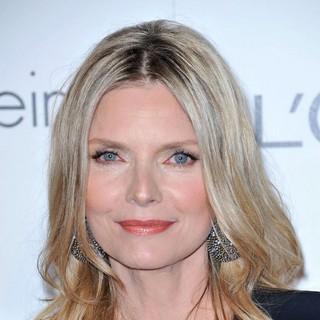 Michelle Pfeiffer in ELLE's 18th Annual Women in Hollywood Tribute - Red Carpet