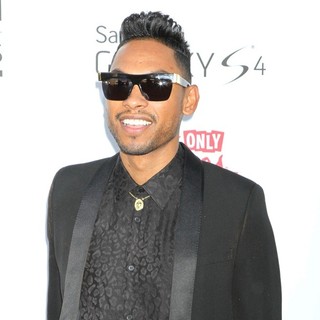 Miguel in 2013 Billboard Music Awards - Arrivals - miguel-2013-billboard-music-awards-04