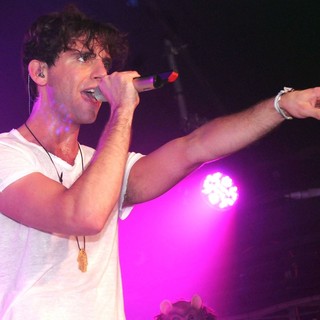 Mika in Mika Performs Live