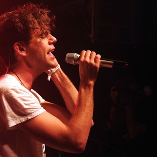 Mika in Mika Performs Live