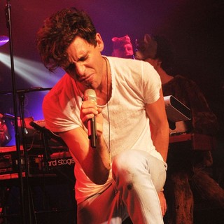 Mika in Mika Performs Live