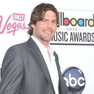 Mike Fisher in 2012 Billboard Music Awards - Arrivals