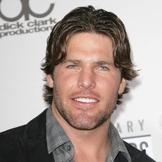 Mike Fisher in The 40th Anniversary American Music Awards - Arrivals - mike-fisher-40th-anniversary-american-music-awards-01