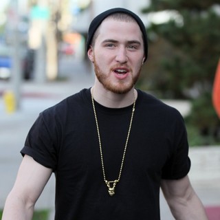 Mike Posner Leaves Urth Caffe
