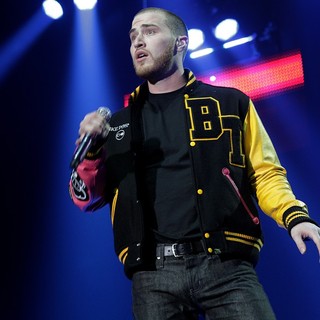 Mike Posner Performing at Radio City Live - mike-posner-performing-at-radio-city-live-05