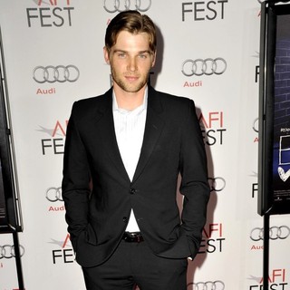 Mike Vogel in AFI Fest 2010 Premiere of Blue Valentine - mike-vogel-premiere-blue-valentine-01