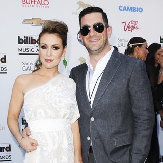 Alyssa Milano in 2013 Billboard Music Awards - Arrivals - milano-bugliari-2013-billboard-music-awards-02