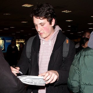 Miles Teller in Celebrities Arrive at Salt Lake City International Airport for The 2013 Sundance Film Festival - miles-teller-arrive-at-salt-lake-city-international-airport-03