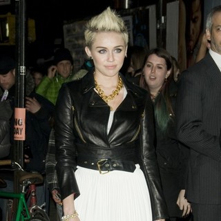 Miley Cyrus Celebrates Her Cosmopolitan Cover