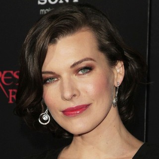 Milla Jovovich in Resident Evil: Retribution Los Angeles Premiere - Arrivals